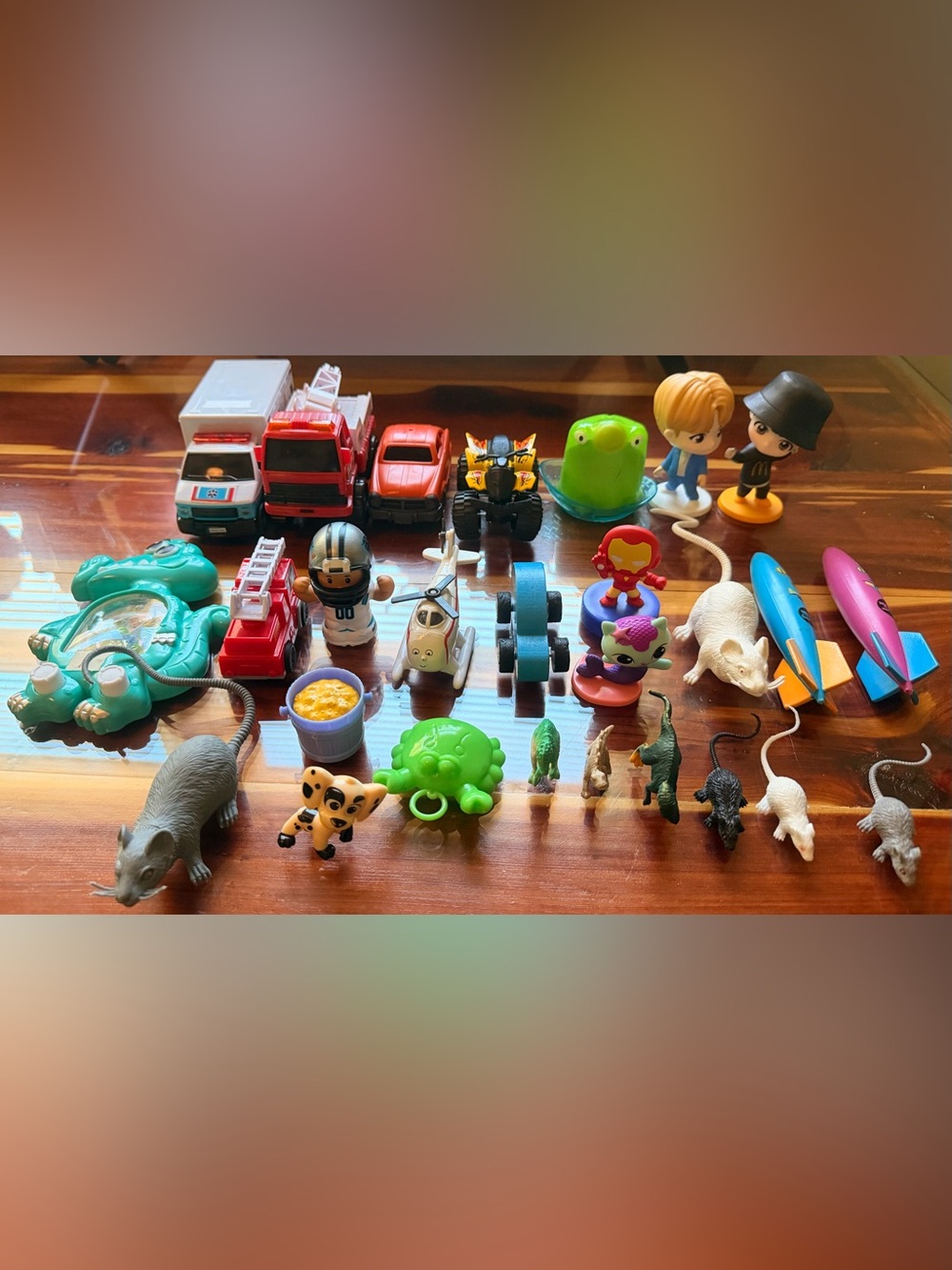 (Kids Toy lot) Assortment Pack - Green Frog and Accessories
